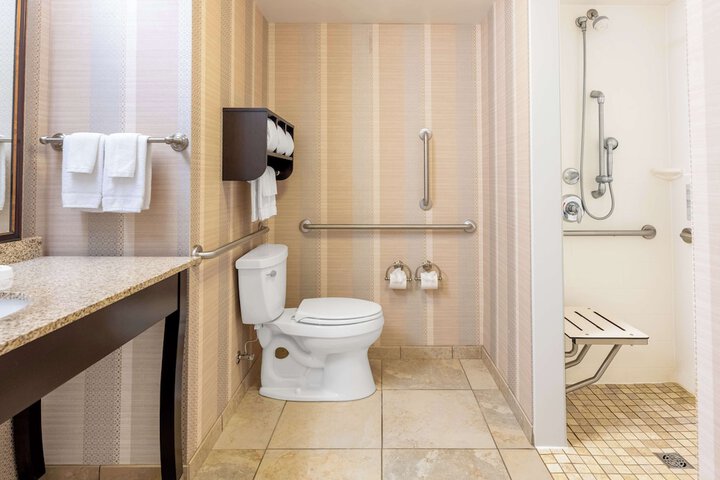Hampton Inn & Suites Madison / Downtown