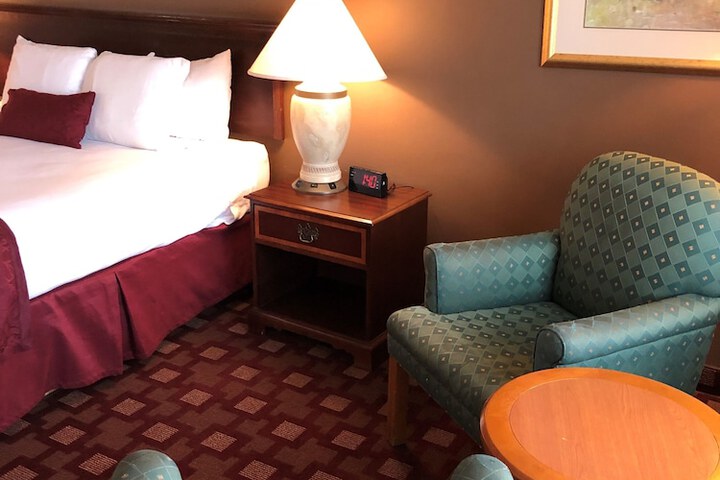 Days Inn & Suites by Wyndham Logan