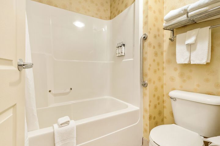 Room 127 of 200