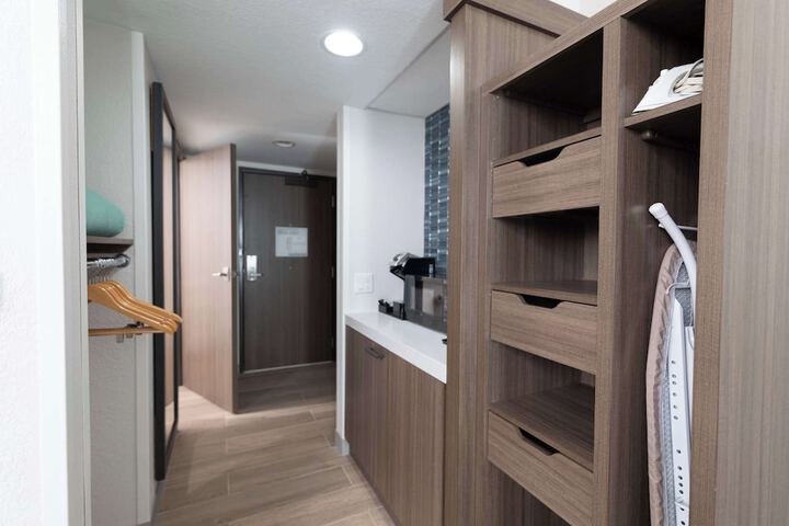 Room 8 of 43
