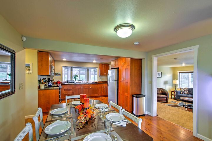 Peacock Hill Retreat on 1 Acre 1 Mi to Harbor