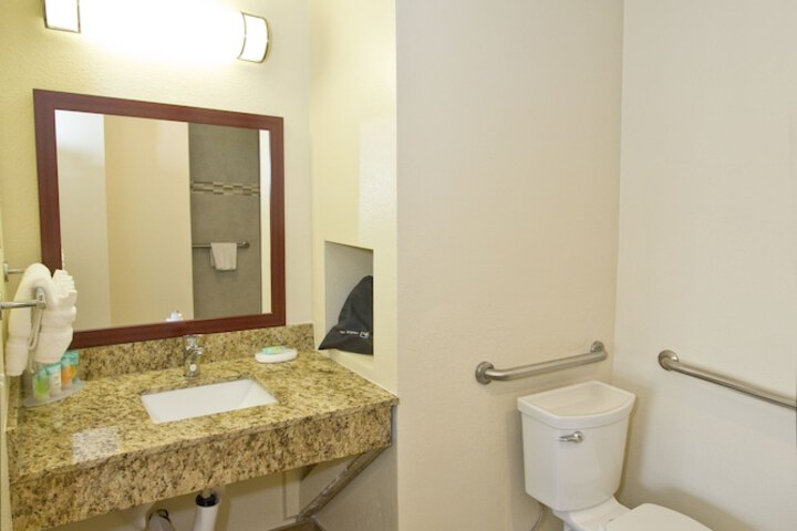 Room 19 of 38