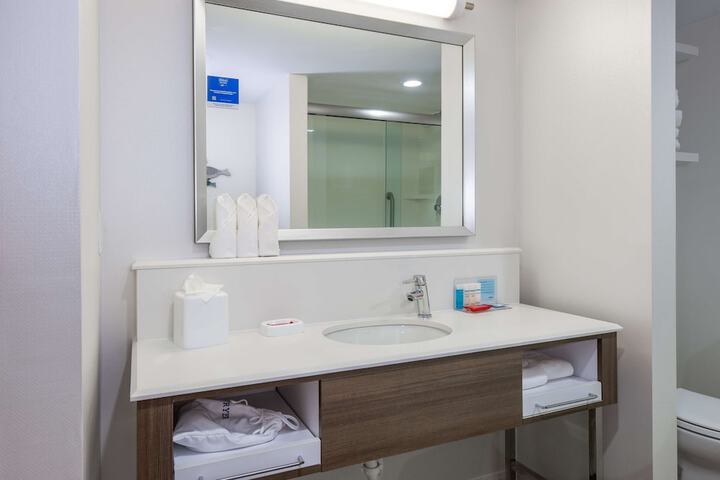 Room 42 of 99