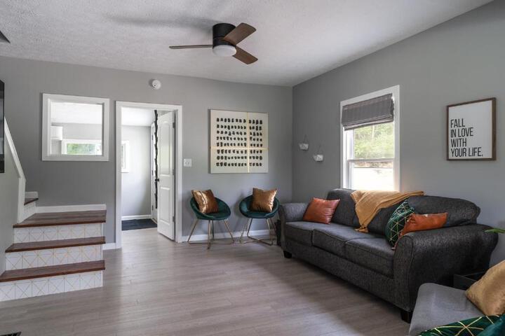 SAND HILL COTTAGE 3 Bedroom Home near PURDUE! River & Park View