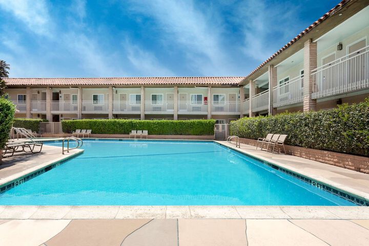 Pool 5 of 25