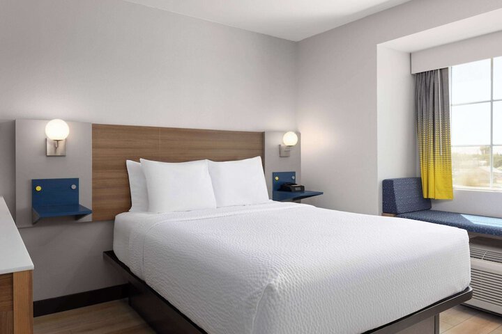 Microtel Inn & Suites by Wyndham Tracy