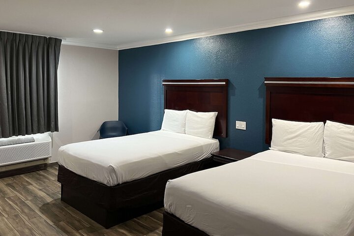 Room 12 of 25