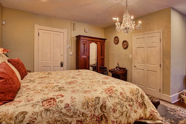 Room 33 of 162