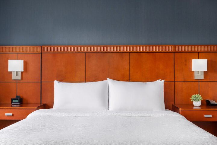 Courtyard by Marriott Manchester - Boston Regional Airport