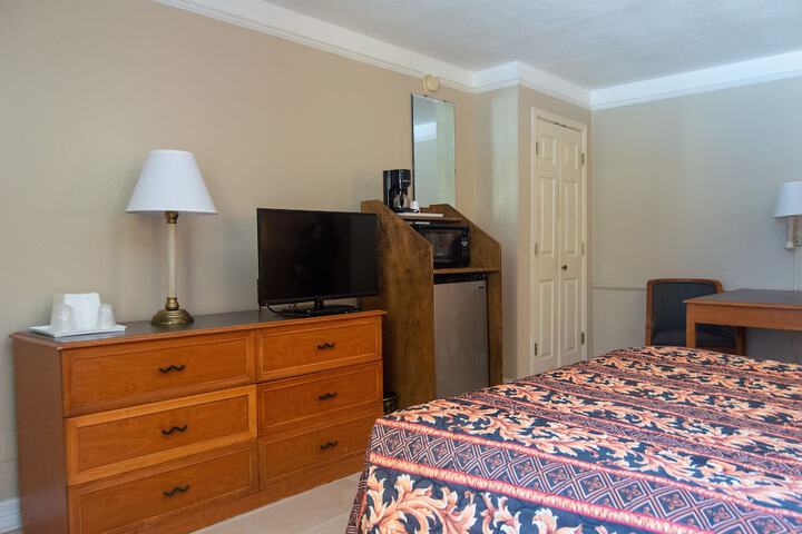 Room 6 of 9
