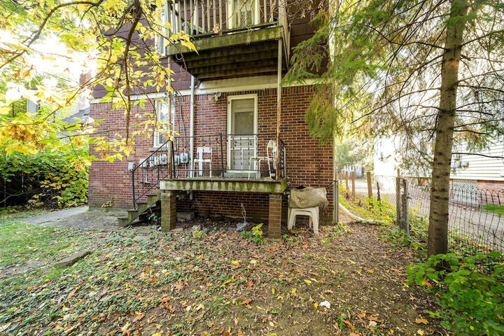 Ferndale Apartment w / Yard - Near the Detroit Zoo!