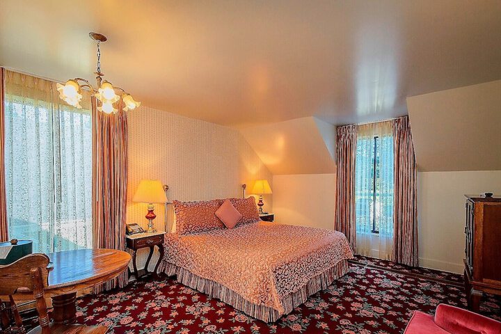 Room 2 of 8
