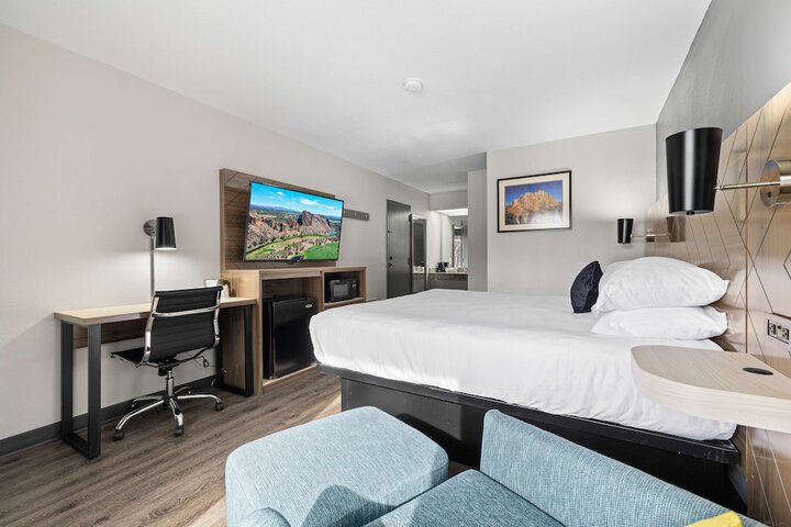 Room 33 of 43