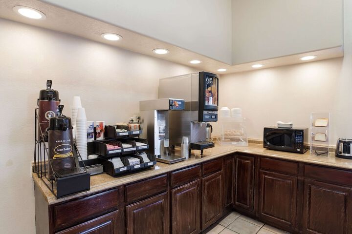 Breakfast/Coffee Service 35 of 36