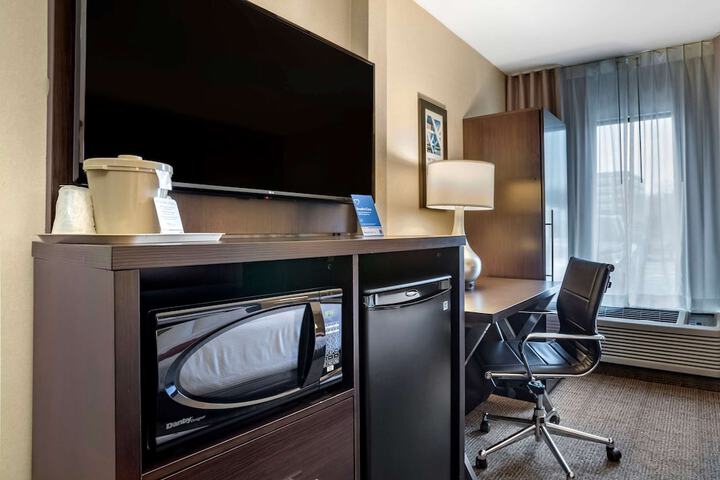 Room 10 of 33