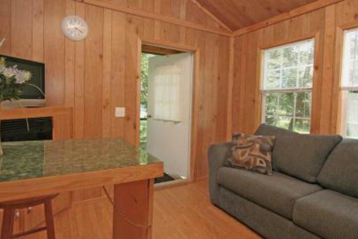 Robin Hill Camping Resort Premium Cottage 10