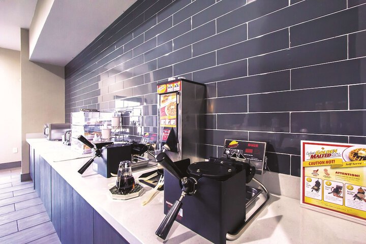 Breakfast/Coffee Service 65 of 78