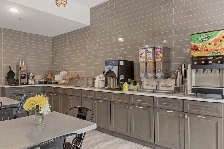 Breakfast/Coffee Service 36 of 39