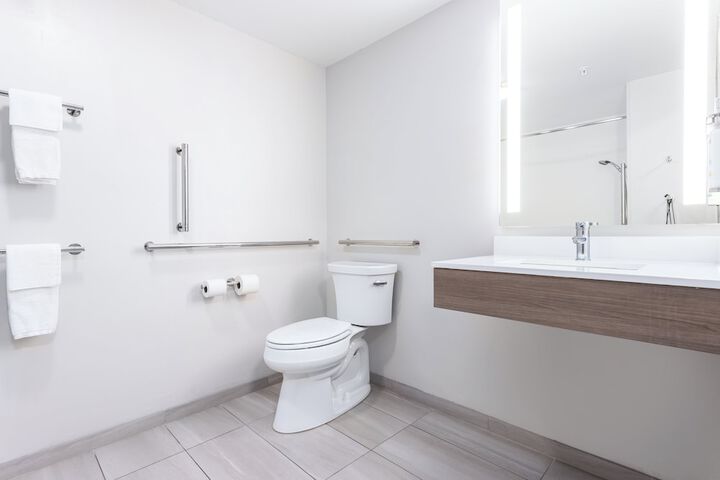 Holiday Inn Express & Suites Lancaster by IHG