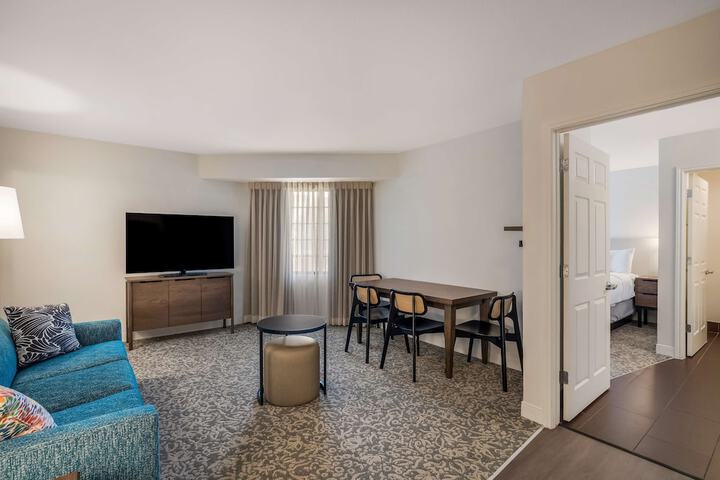 Room 27 of 60
