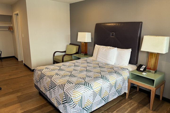 Room 13 of 35