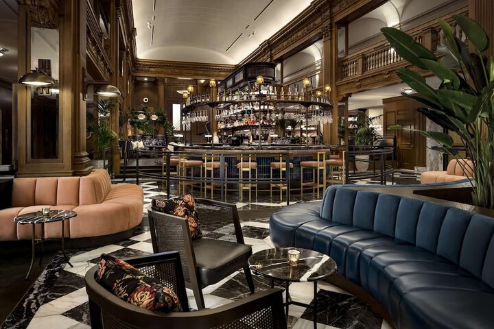 Lounge 109 of 122