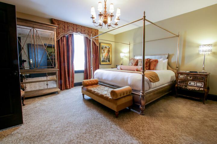 Room 21 of 34