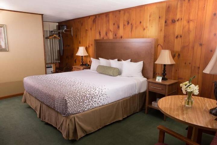 Knotty Pine