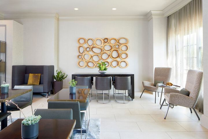 Lounge 60 of 66