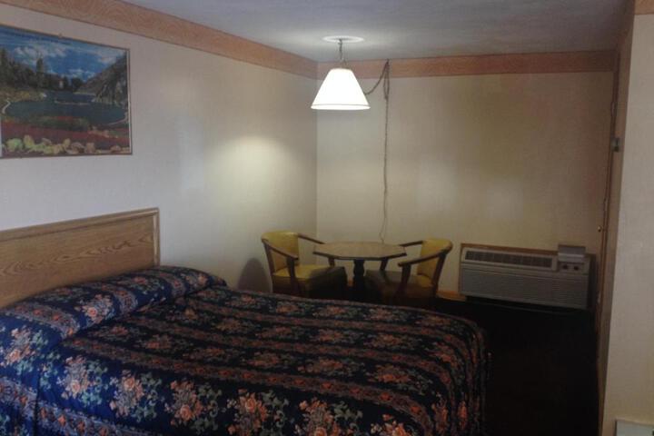 Knotty Pine Motel