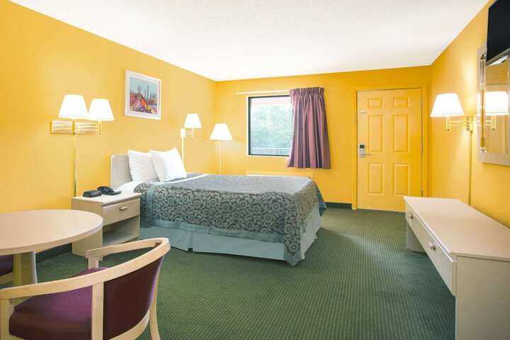 Room 17 of 22
