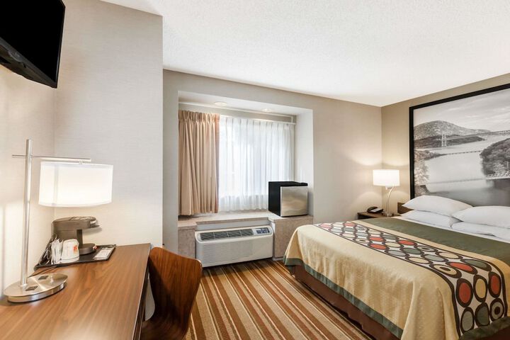 Room 8 of 15