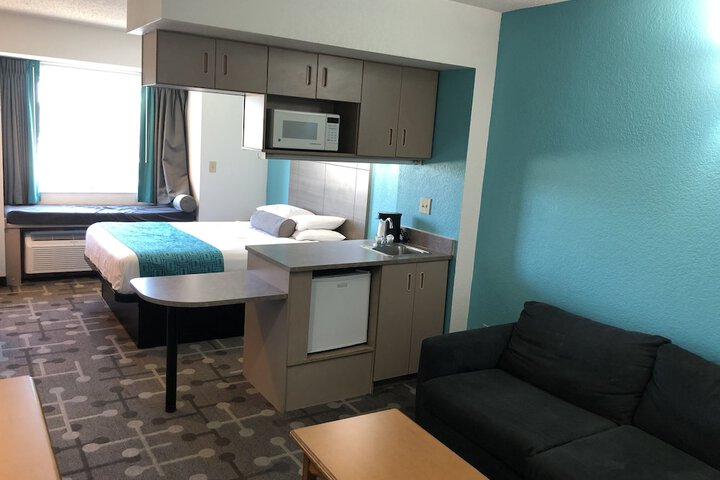 Red Lion Inn & Suites Elk Grove Village