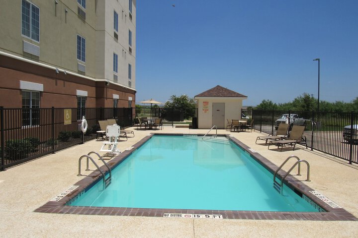 Pool 4 of 11