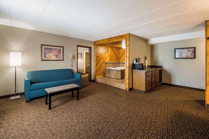 Room 10 of 48
