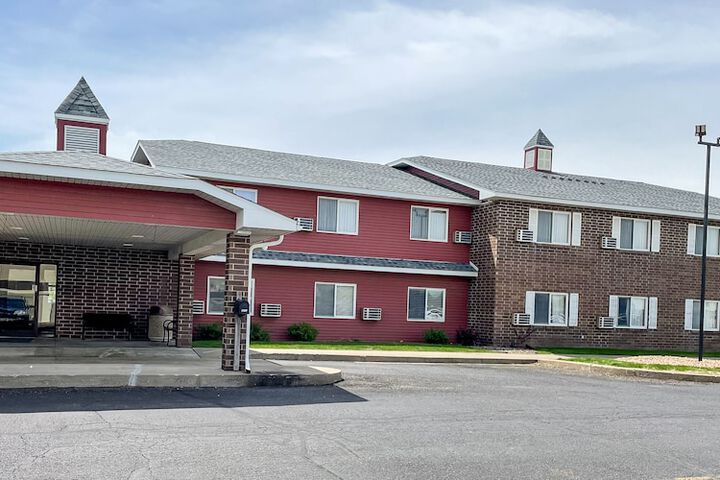 Hudson Inn & Suites