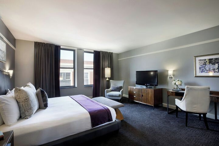 Room 30 of 102