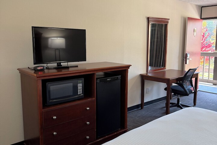 Room 25 of 40