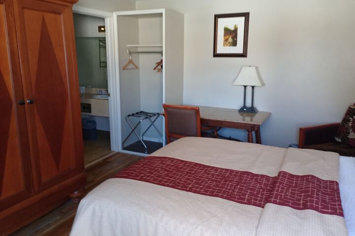 The Crow Peak Lodge