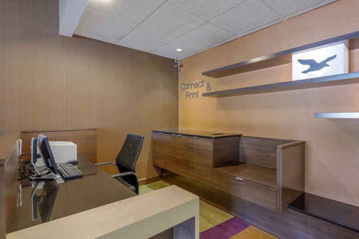 Business Center 24 of 25
