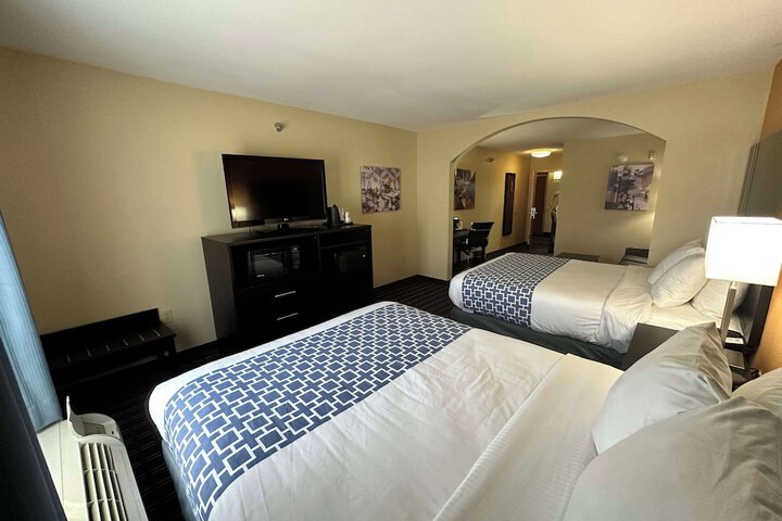 Best Western Plus Bass Hotel & Suites
