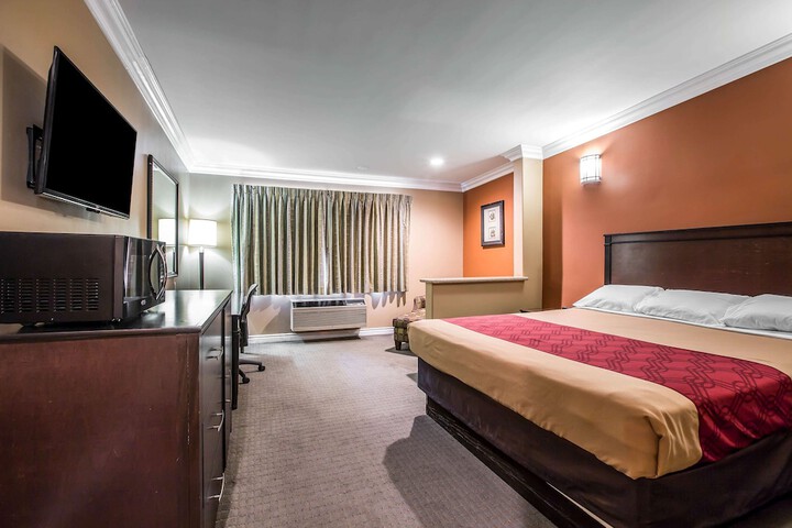 Room 9 of 34