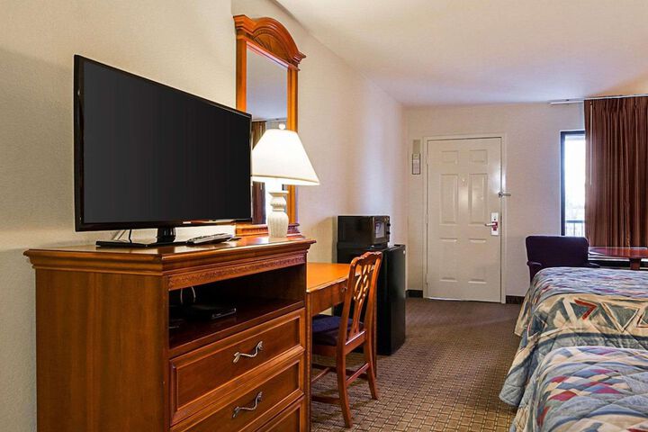 Room 12 of 25