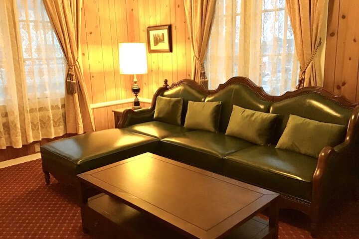 Room 54 of 76