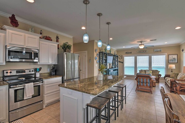 Ocean View & Grill: Crystal Beach Bungalow!