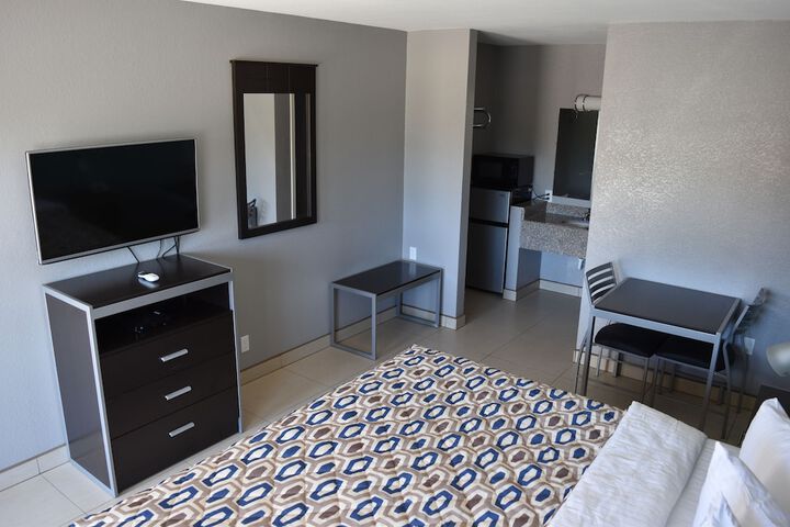 Room 8 of 16