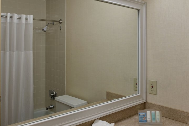 Clarion Hotel Portland Airport ME