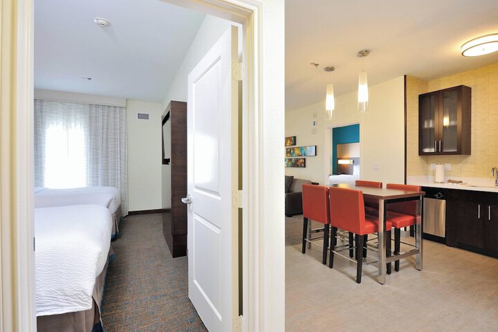 Room 15 of 28