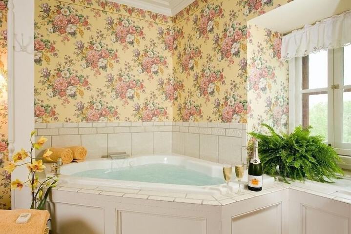 Garth Woodside Mansion B & B