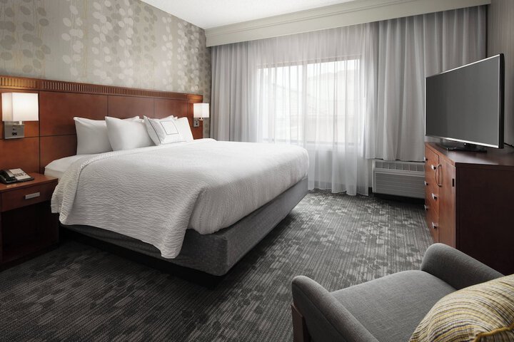 Room 26 of 38